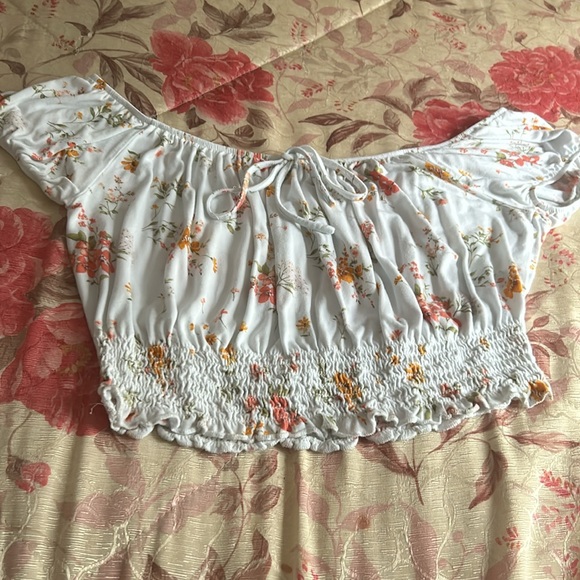 Forever 21 White Floral Off the Shoulder Crop Top - Picture 5 of 8